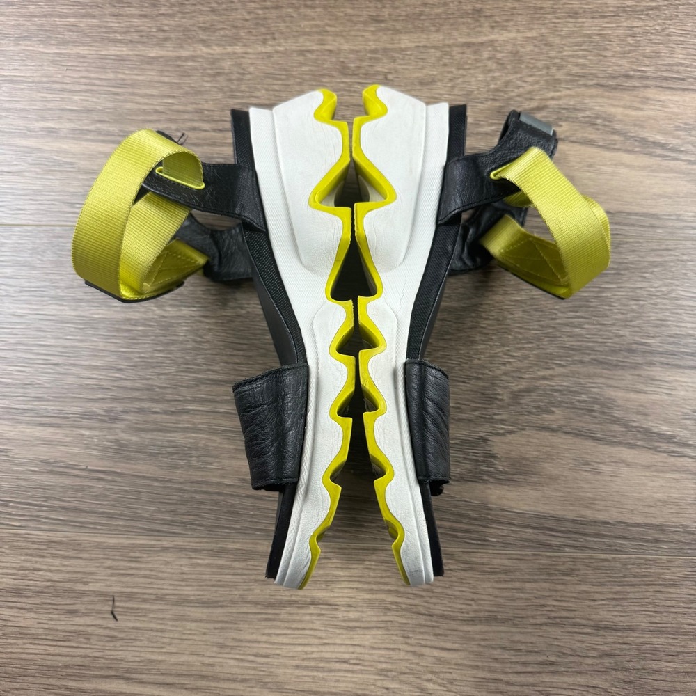 Sorel Kinetic Impact Y-Strap Standal Black/Yellow/White Size 9.5 Womens Outdoor - Picture 5 of 16